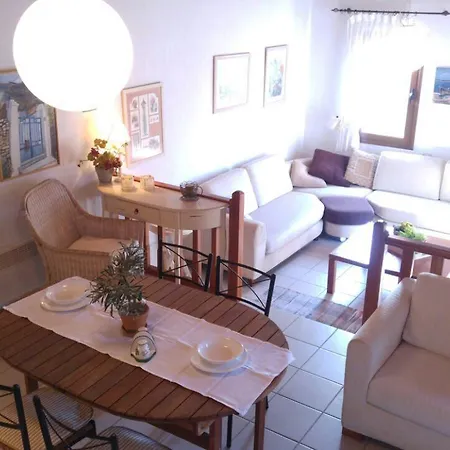 Summer House At Trikorfo غيراكيني