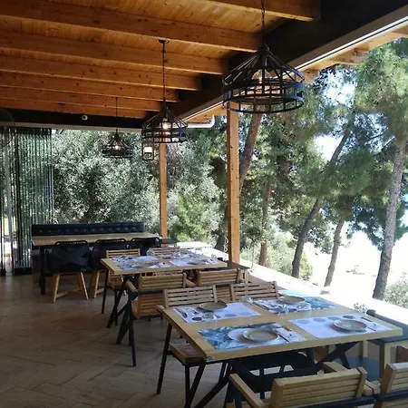 Summer House At Trikorfo غيراكيني